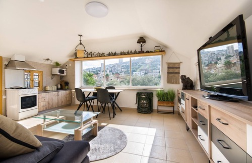 Haifa Apartamento | Bahai gardens view, german colony central location