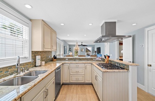 Sunnyside Casa | Bahama West - Beach Haven, Pet Friendly, Beach Access, West End, Free Activities