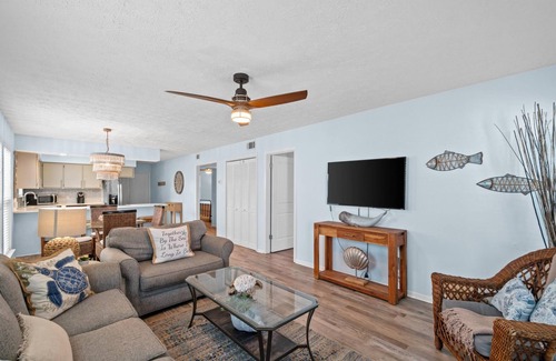 Sunnyside Casa | Bahama West Beach Therapy, Beach Access, Pet Friendly, Free Activities, West End