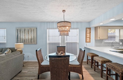 Sunnyside Casa | Bahama West Beach Therapy, Beach Access, Pet Friendly, Free Activities, West End