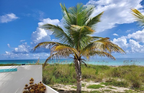 Bahamas Terrace Condominio | Bahamian Beachfront Paradise, directly on the beach!
