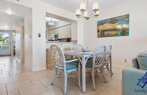 St. Petersburg Condominio | Isla Del Sol Bahia Vista 12-442 2 dormitorios 2 baños 4ª Planta brillante Condo