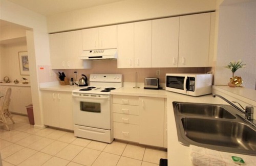 St. Petersburg Condominio | Bahia Vista 14-462 2 habitaciones, 2 baños, 4to piso, Isla Del Sol Cama King WIFI Piscina Jacuzzi