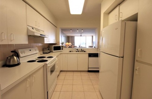 St. Petersburg Condominio | Bahia Vista 14-462 2 habitaciones, 2 baños, 4to piso, Isla Del Sol Cama King WIFI Piscina Jacuzzi