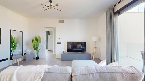 Marina Centro Apartamento | Baia Medea Splendido e Nuovissimo Attico al 5to Piano