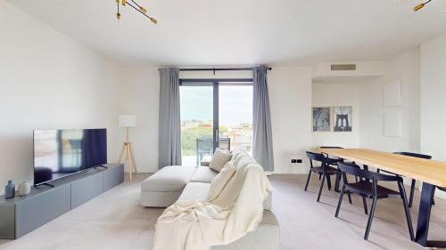 Marina Centro Apartamento | Baia Medea Splendido e Nuovissimo Attico al 5to Piano