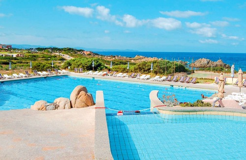 Santa Reparata Apartamento | Baia Santa Reparata - Trilo 4 by Interhome