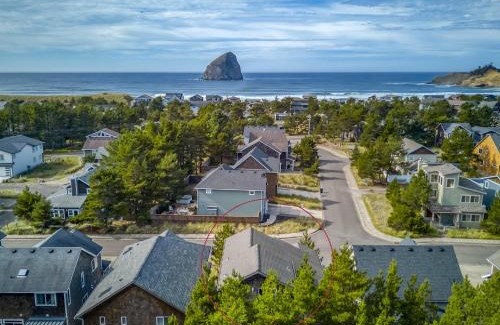 Pacific City Casa | Baileys Beach House - Meredith Lodging