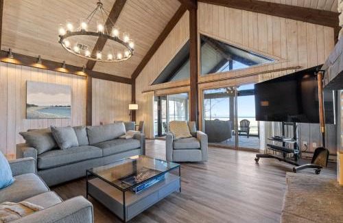 Baileys Harbor Casa | Baileys Harbor Lakefront Abode by Simple Life Rentals