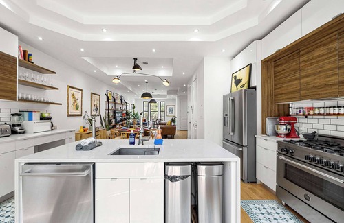 Bedford-Stuyvesant Casa | Bainbridge by Rove Duplex with Deck & Backyard