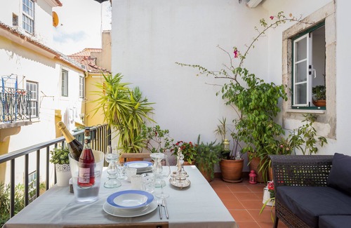 Encarnacao Apartamento | BAIRRO ALTO APARTMENT
