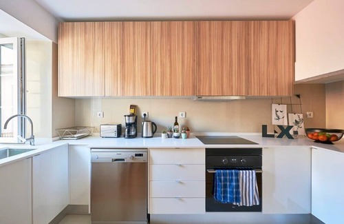 Mouraria Apartamento | Baixa & Alfama at your Doorstep, Terrace & Air/Con