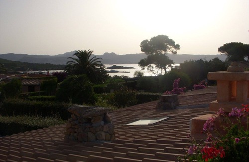 Baja Sardinia Villa | Baja Cerdeña, Costa Esmeralda. Villa a tiro de piedra del mar.