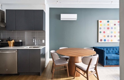 Chinatown Apartamento | Stroll to the Old Port from this Enchanting Oasis!