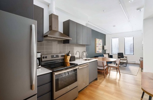 Chinatown Apartamento | Stroll to the Old Port from this Enchanting Oasis!