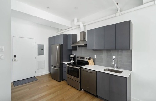 Chinatown Apartamento | Stroll to the Old Port from this Enchanting Oasis!