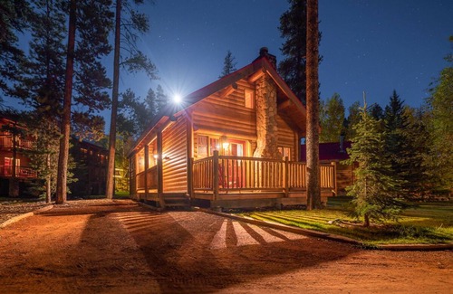 Lake Louise Cabina | Baker Creek | Queen Cabin