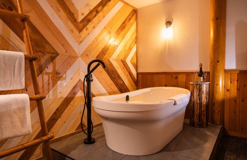 Lake Louise Cabina | Baker Creek | Superior Jacuzzi Suite