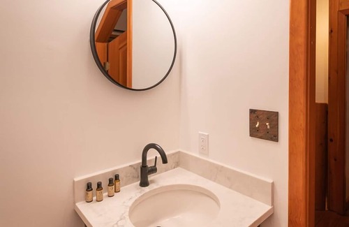 Lake Louise Cabina | Baker Creek | Superior One Bedroom Suite