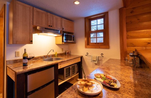Lake Louise Cabina | Baker Creek | Superior Two Bedroom Cabin