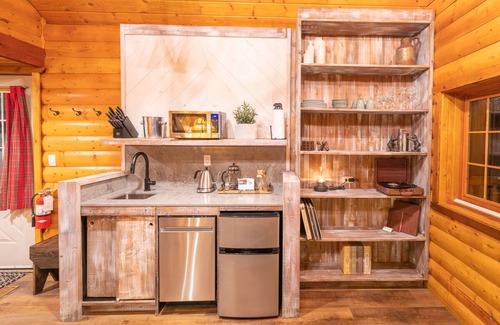 Lake Louise Cabina | Baker Creek | Two Bedroom Cabin