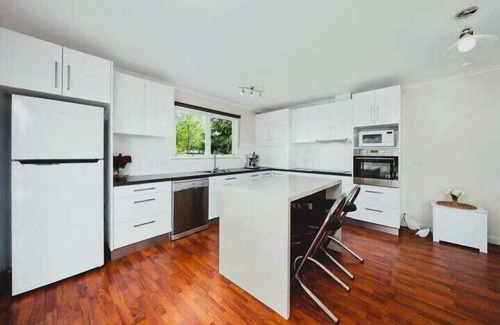 Richmond Casa | "Baker's Cottage" in Historic Richmond, Sleeps 6.