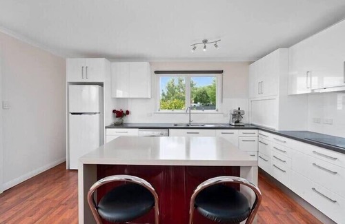 Richmond Casa | "Baker's Cottage" in Historic Richmond, Sleeps 6.