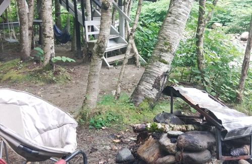 Warren Casa | Bakerriver Tiny treehouse