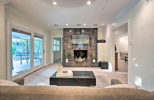 Bakersfield Casa | Bakersfield Oasis Sweet Tropical Pool Setup!
