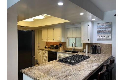 Greenacres Casa | Bakersfield Outdoor Oasis - Kitchen, Bar, Pool, Spa, Fire