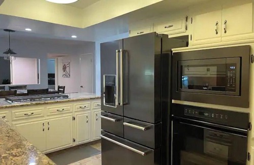Greenacres Casa | Bakersfield Outdoor Oasis - Kitchen, Bar, Pool, Spa, Fire