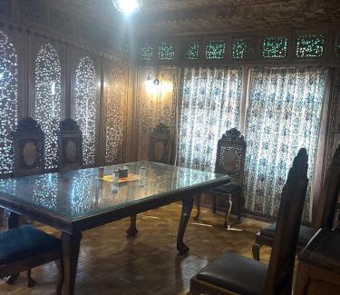 Sudarbal Alquiler De Eote | BAKTOO palace PREMIUM HOUSEBOAT
