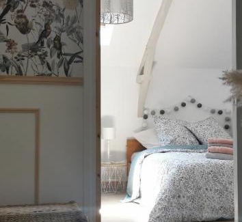 Saint-Gonlay Cama Y Desayuno | Balades entre bois et rivières, Chambre à Brocéliande