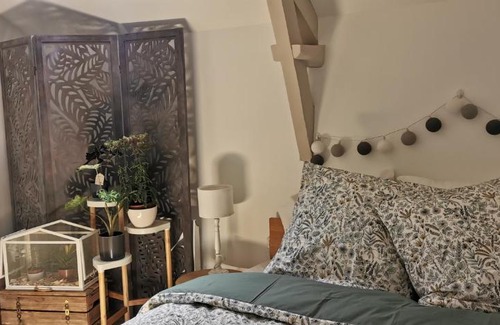 Saint-Gonlay Cama Y Desayuno | Balades entre bois et rivières, Chambre à Brocéliande