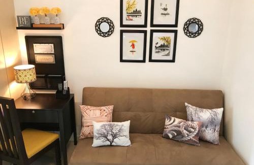 Santo Cristo Apartamento | BalaiB Cozy Studio in SM Grass Residences beside SM North