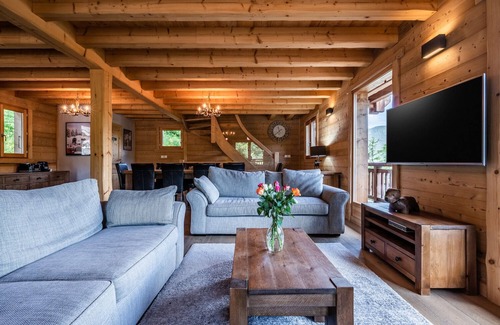 La Cote-d'Arbroz Chalet De Esquí | BALATA - Charming Chalet with Hot tub and Views