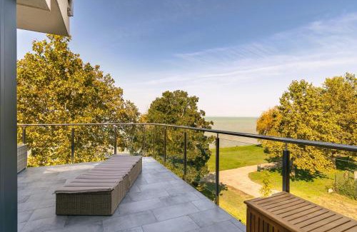 Siofok Apartamento | Balaton Bliss Lakeside Apartment