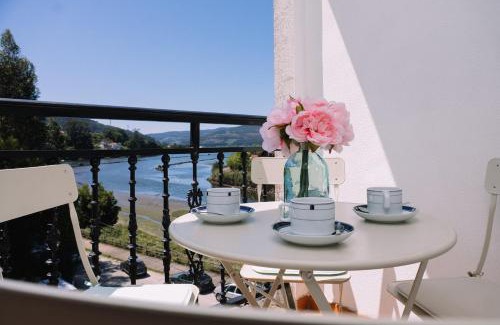 Redondela Apartamento | Balcón mágico en Redondela by CABANA Rentals