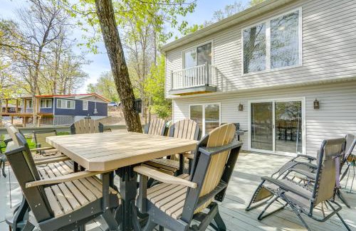 Roach Casa | Balcony and Fire Pit Home on Lake of Ozarks!