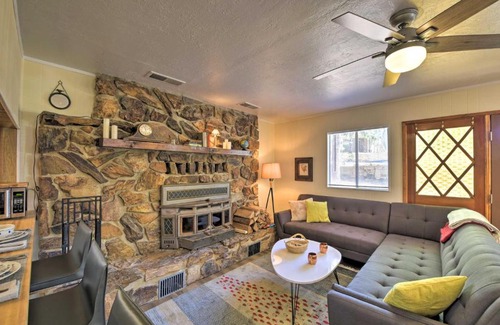 Glencoe Casa | Balcony and Forest Views Cabin in Pioneer!