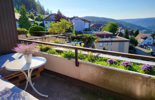 Schonach im Schwarzwald Apartamento | Balcony-Apartment besides forest
