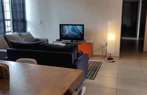 Guadalajara Apartamento | Apartamento con balcón justo con el hermoso Paseo Alcalde justo afuera de tu puerta