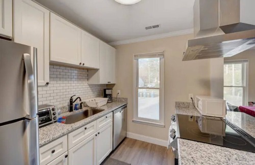 Durham Apartamento | Balcony - Downtown - Duke - UNC - Pet Friendly