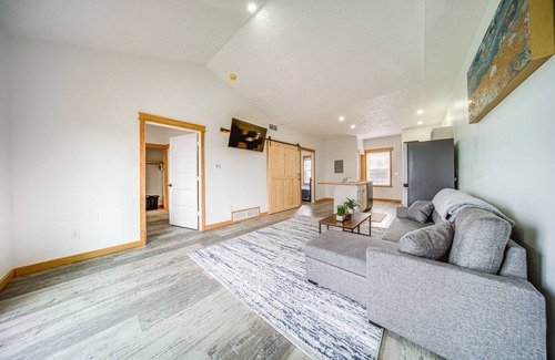Erie Condominio | Balcony+ Golf Course View: Quiet Erie Getaway
