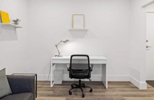 Cote-Des-Neiges—Notre-Dame-De-Grace Apartamento | Balcony Hdtv Office Chair+desk Self Check-in