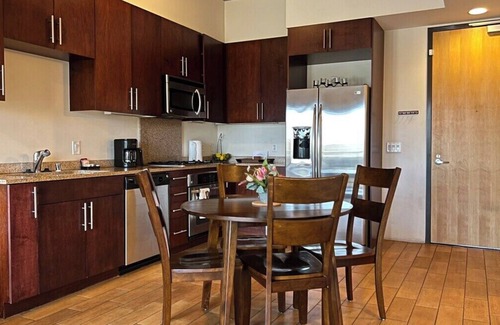 Downtown Las Vegas Condominio | Balcony Luxury High Rise Downtown Fremont Casinos