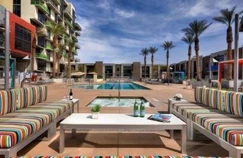 Downtown Las Vegas Condominio | Balcony Luxury High Rise Downtown Fremont Casinos