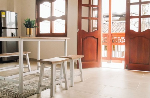 Jardin Apartamento | Balcón con vista a la iglesia
