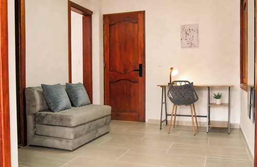 Jardin Apartamento | Balcón con vista a la iglesia