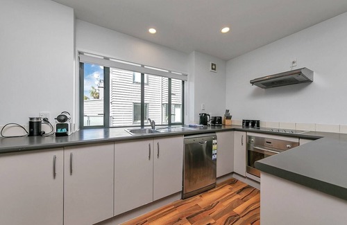 Parnell Casa | Parnell Gem w/ Balcony & Parking Near Arena